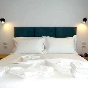 Zimmer mit Kingsize-Bett